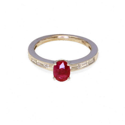 Bague en or blanc rubis et diamants.