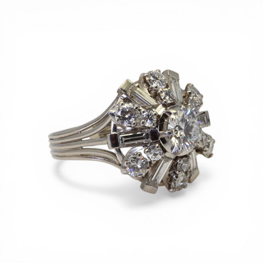 Bague jupe en platine et diamants.