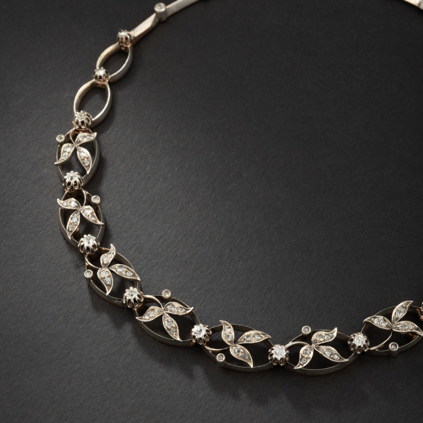 Collier transformable en deux bracelets en or et argent rehaussé de diamants.