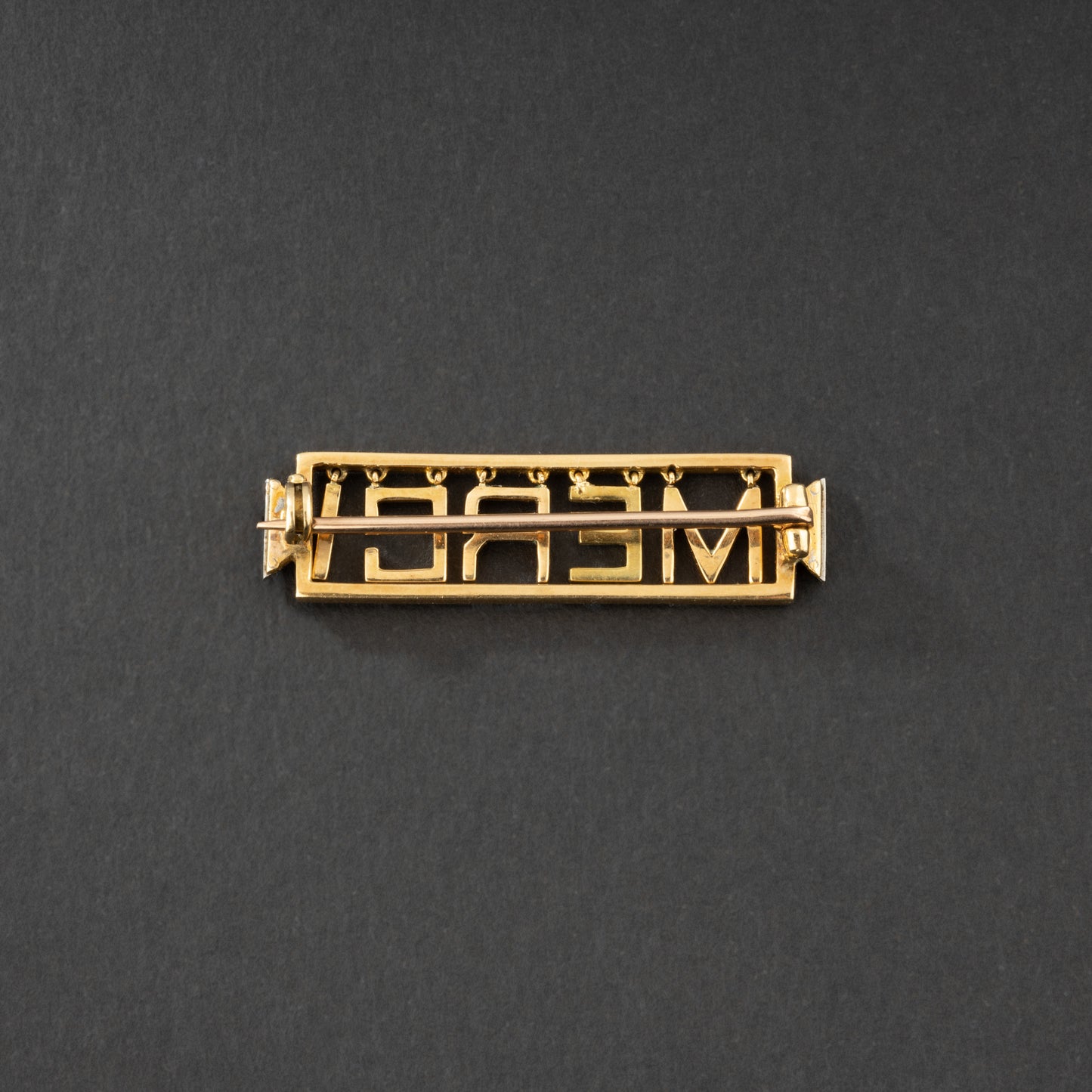Broche 'Merci" en or jaune 18K et platine, émaillée, encadrée de diamants.