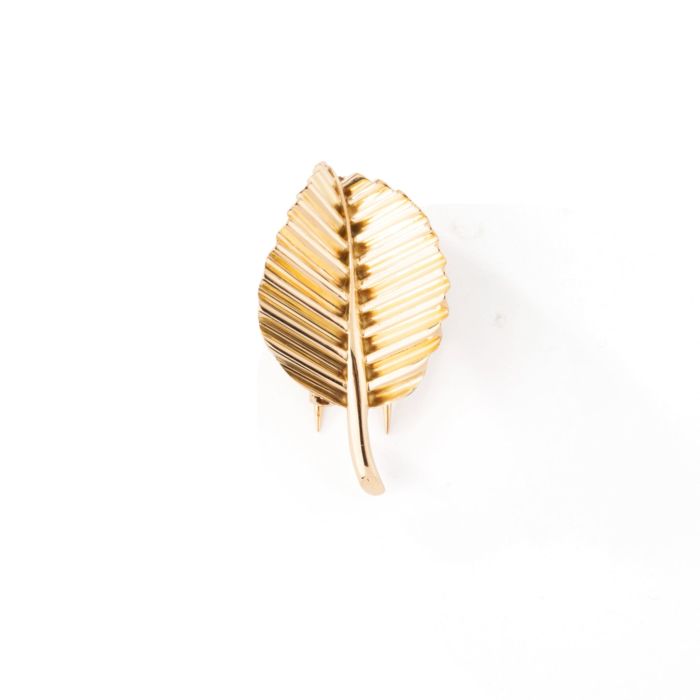 Broche feuille MAUBOUSSIN en or jaune.
