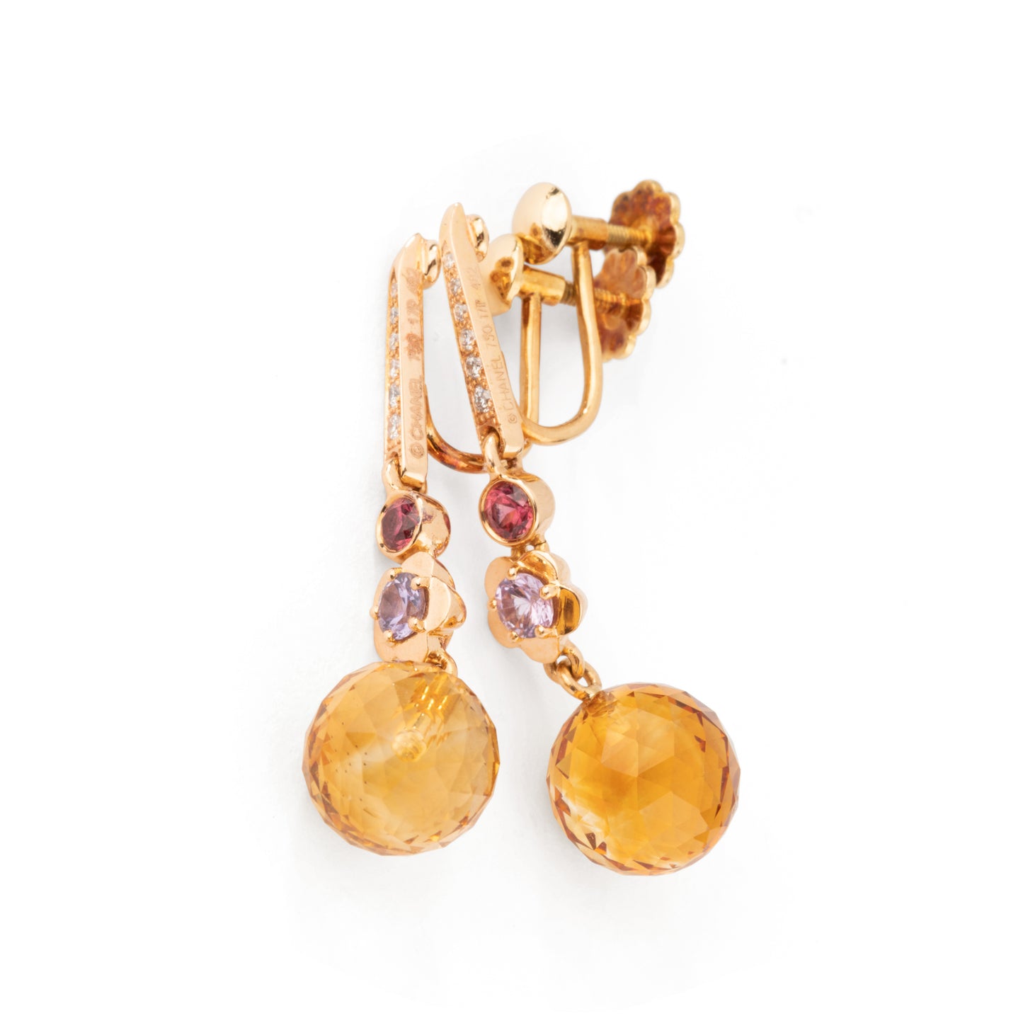 Boucles d'oreilles CHANEL Mademoiselle en or jaune.