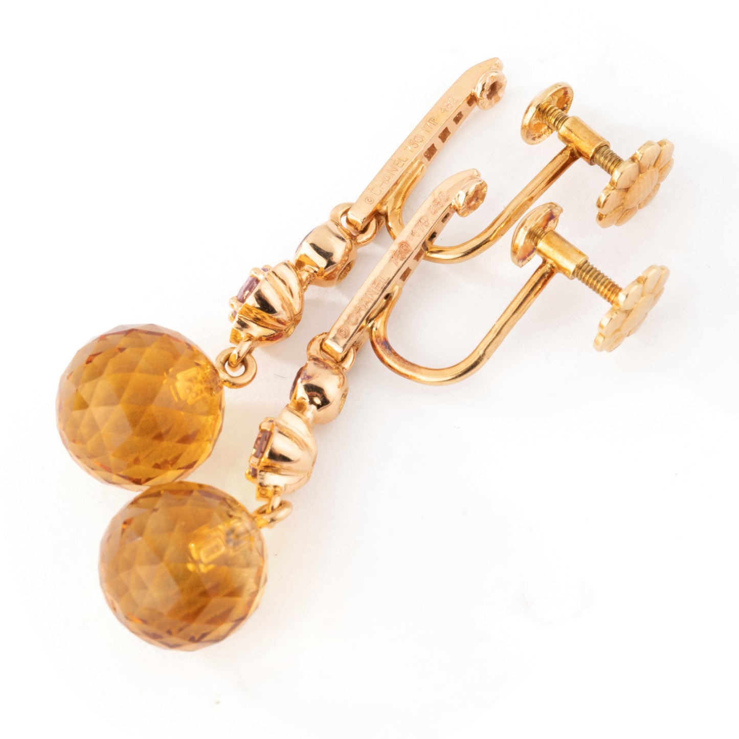 Boucles d'oreilles CHANEL Mademoiselle en or jaune.