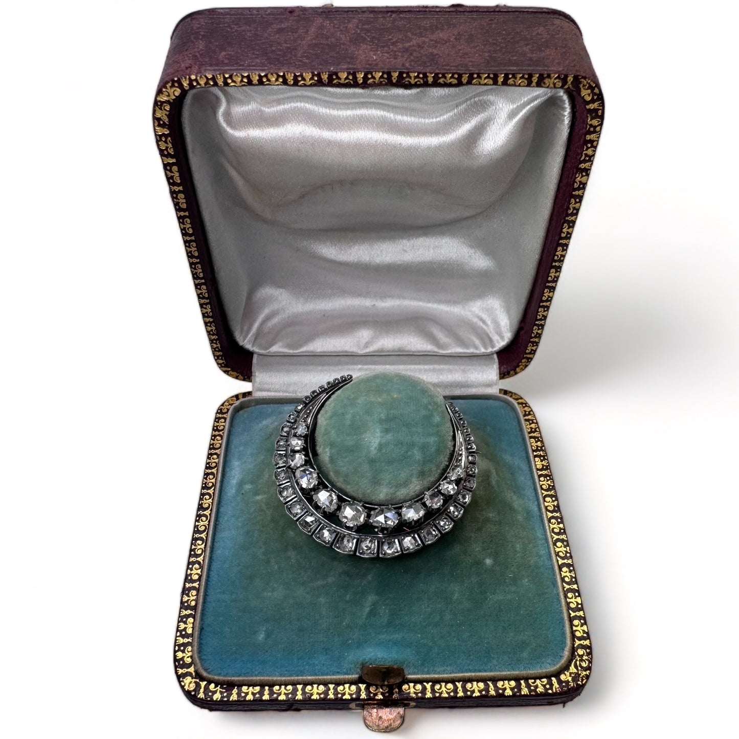 Broche « Croissant » en or et argent sertie de diamants.