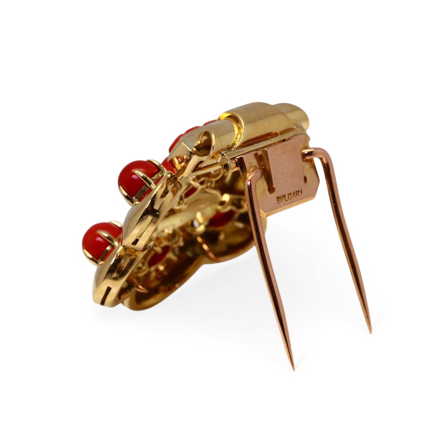 BULGARI Clips de revers en or jaune et corail