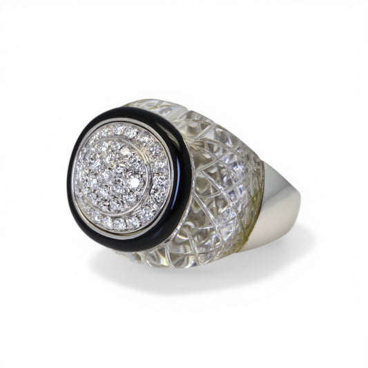 DAVID WEBB Bague en or blanc sertie de diamants et cristal de roche.