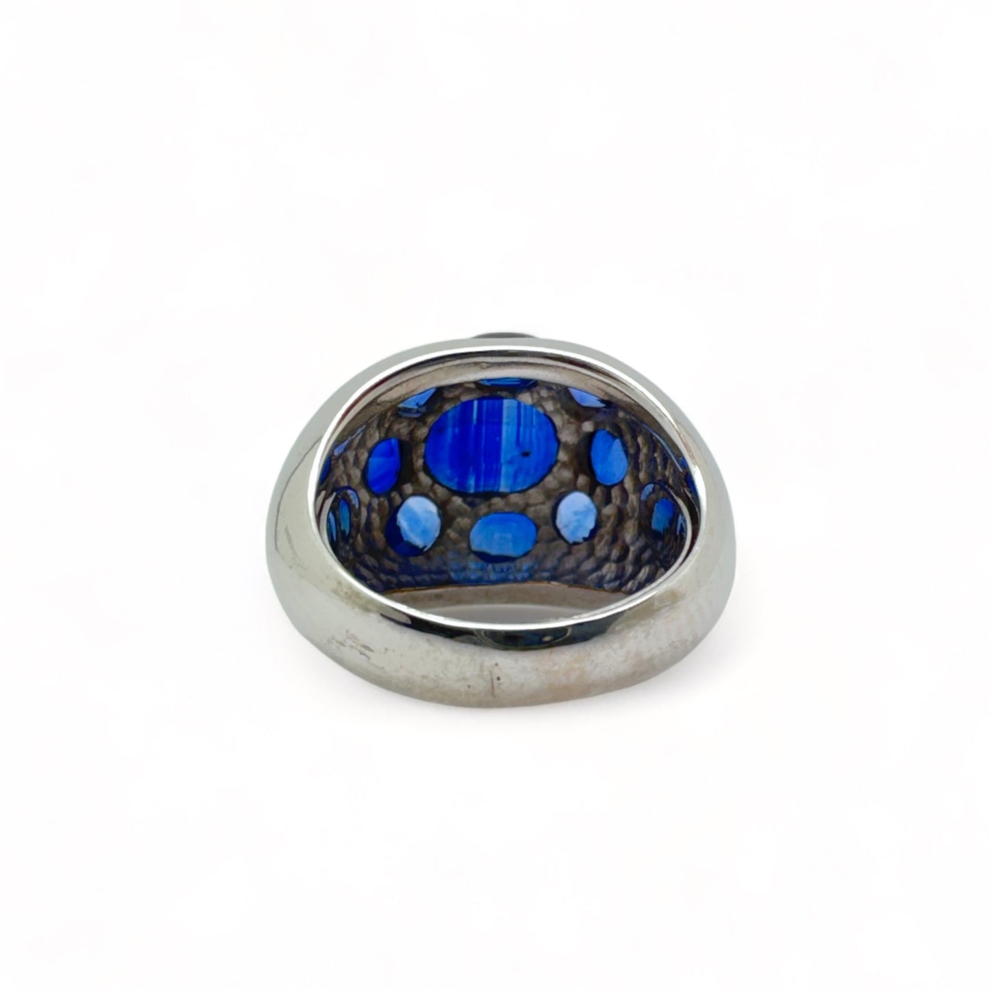 Bague cocktail en or blanc et saphirs