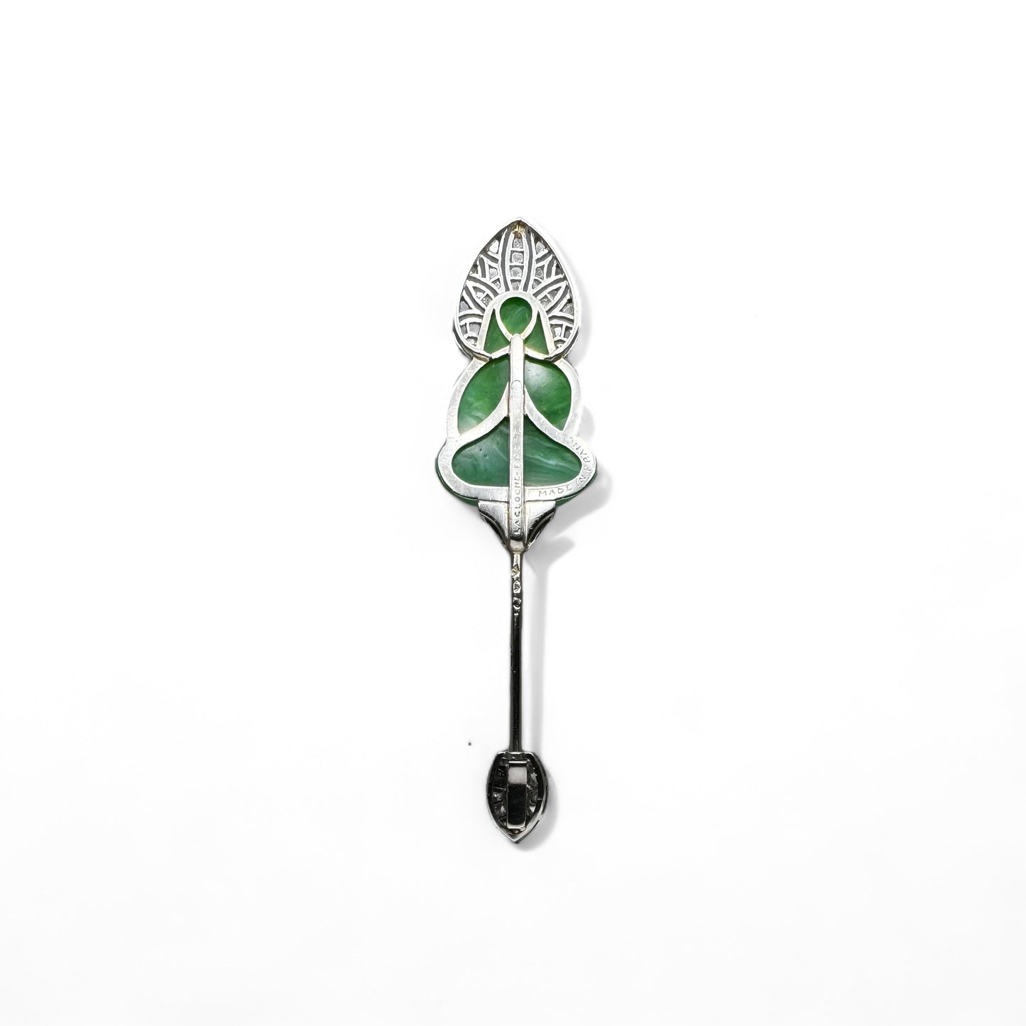 LACLOCHE FRÈRES - Épingle à jabot en platine sertie de diamants et pâte de verre.