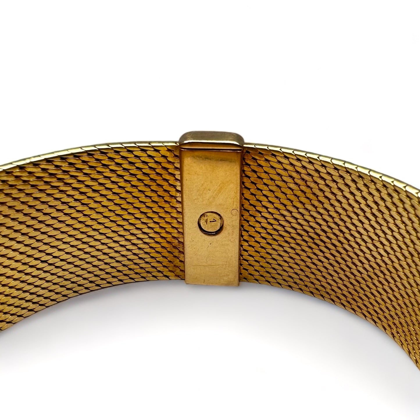 Vacheron Cosnstantin Montre bracelet de dame en or jaune pavée de diamants.