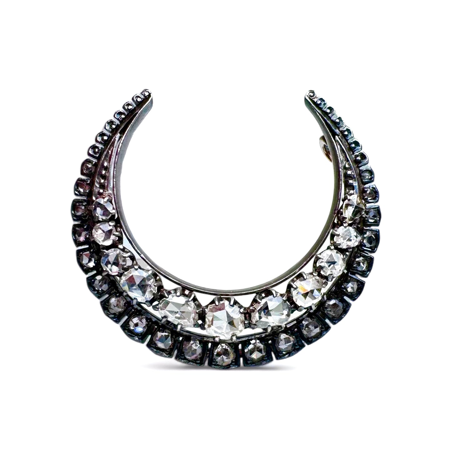 Broche « Croissant » en or et argent sertie de diamants.