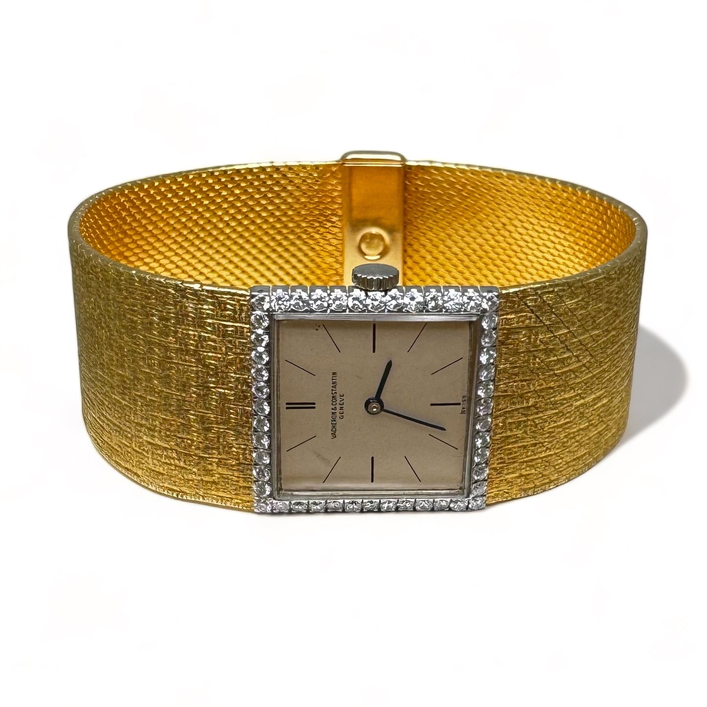 Vacheron Cosnstantin Montre bracelet de dame en or jaune pavée de diamants.