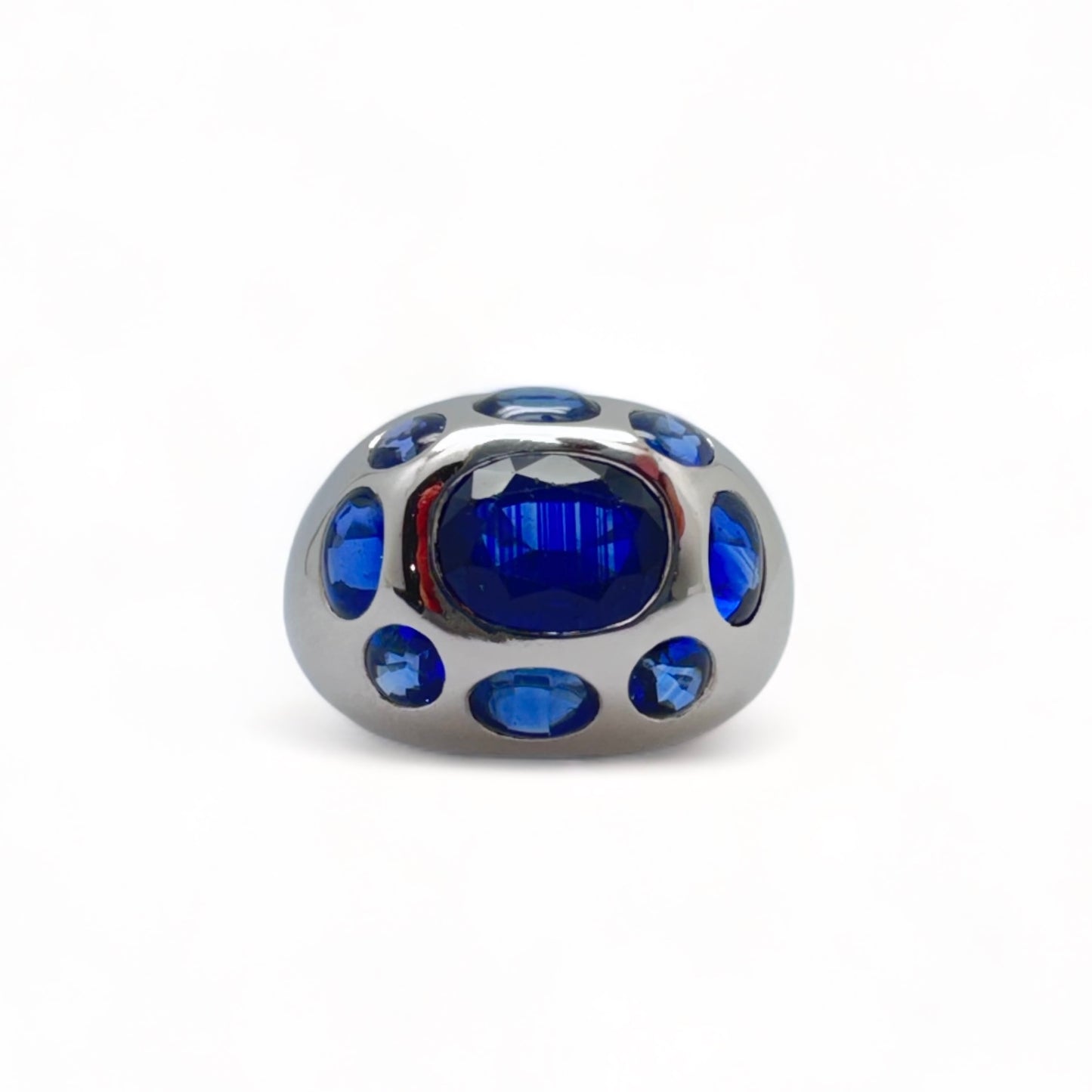 Bague cocktail en or blanc et saphirs