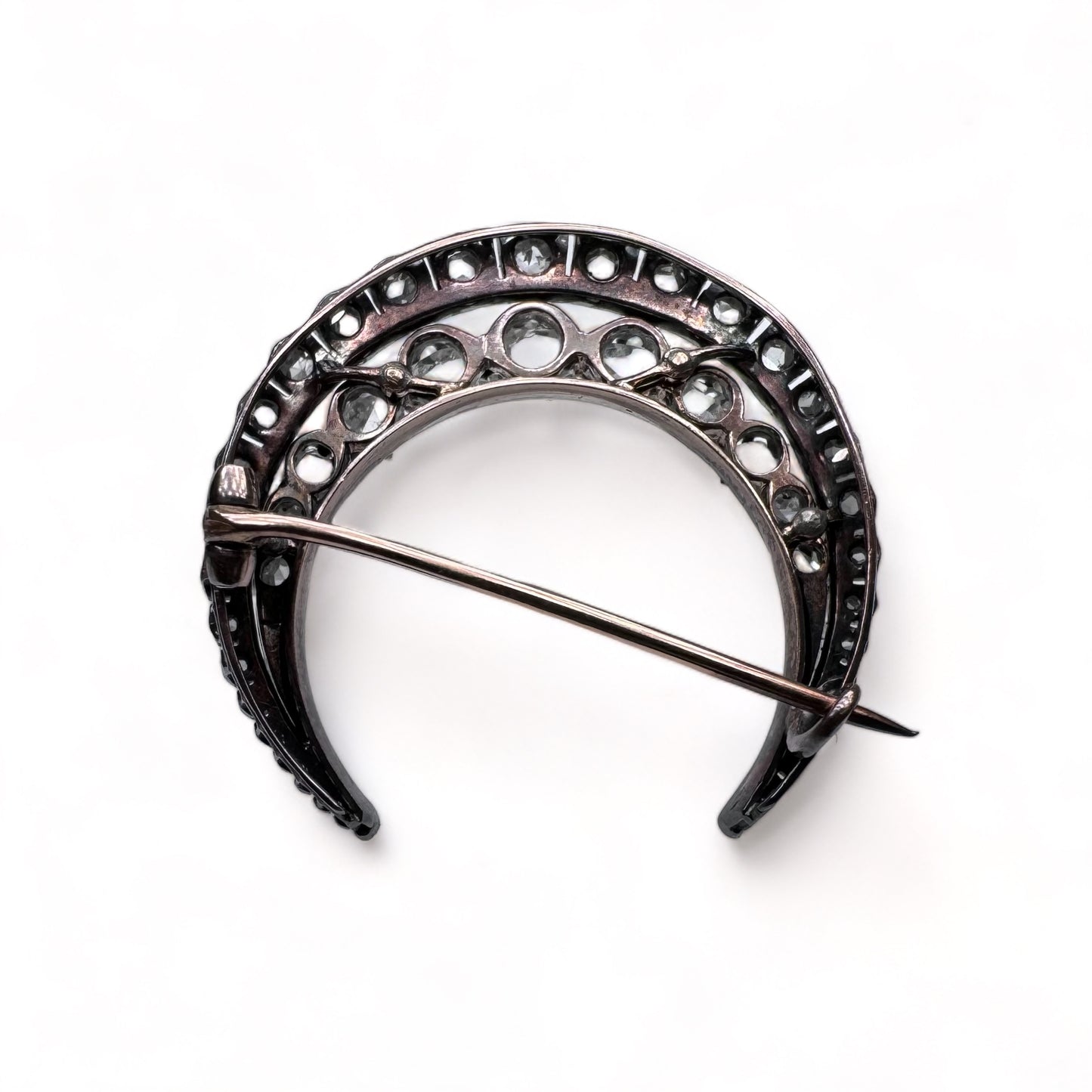 Broche « Croissant » en or et argent sertie de diamants.