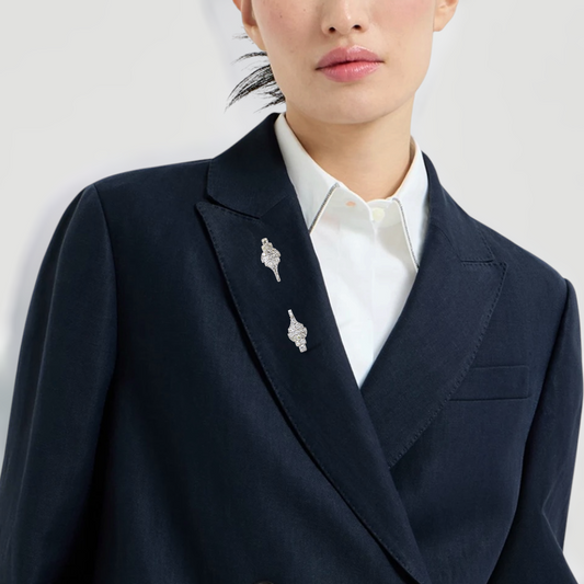 Épingle à jabot Art Déco en platine et diamants.