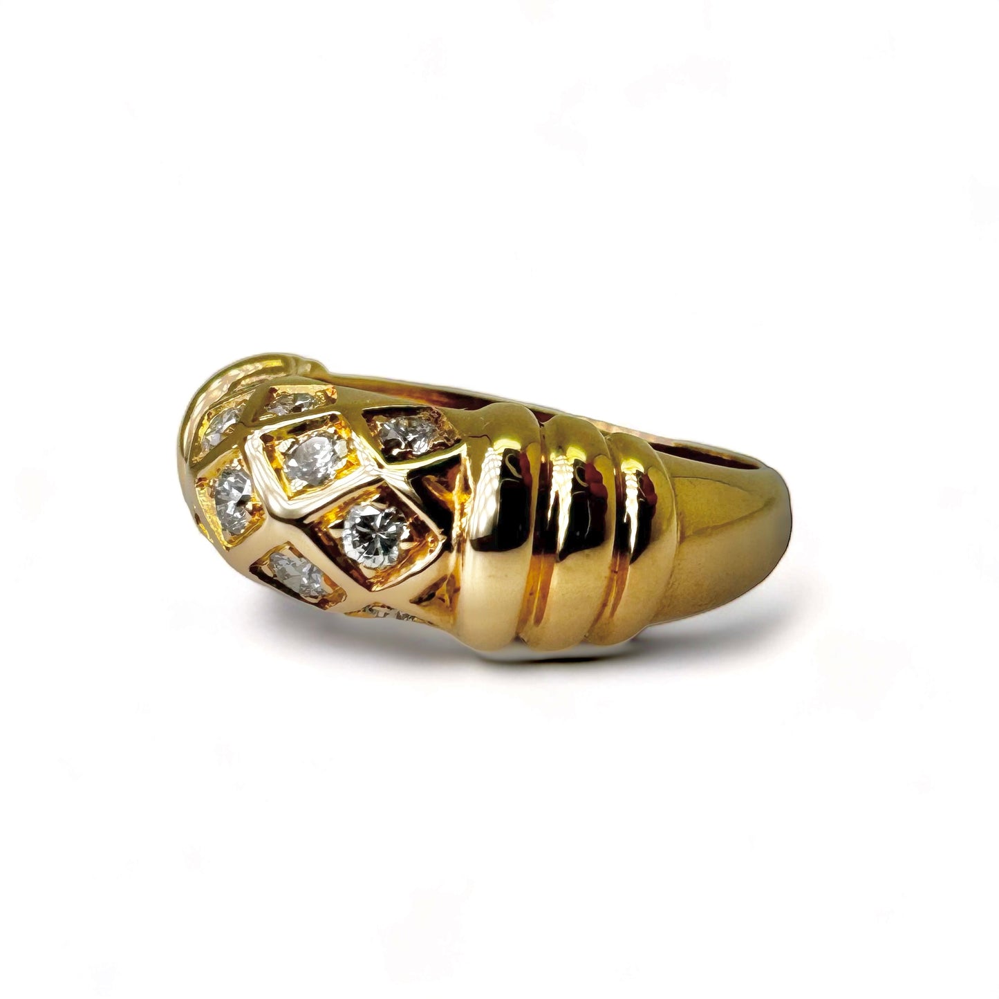 CARTIER Bague jonc résille orné de diamants.