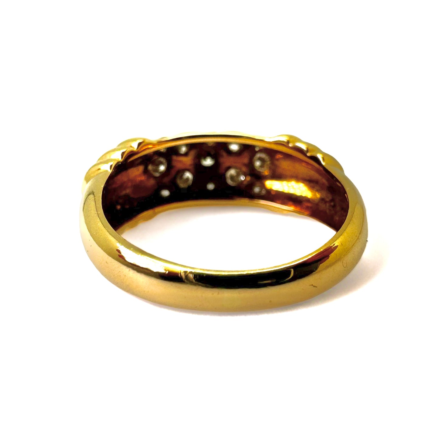 CARTIER Bague jonc résille orné de diamants.
