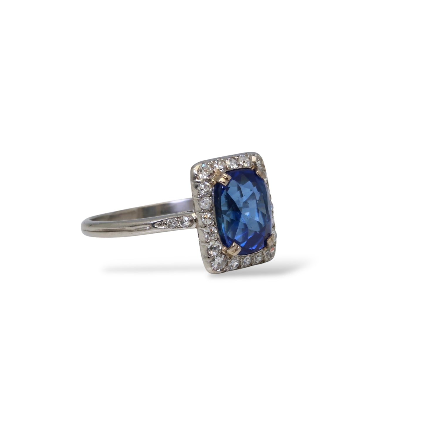 Bague ancienne saphir naturel et diamants