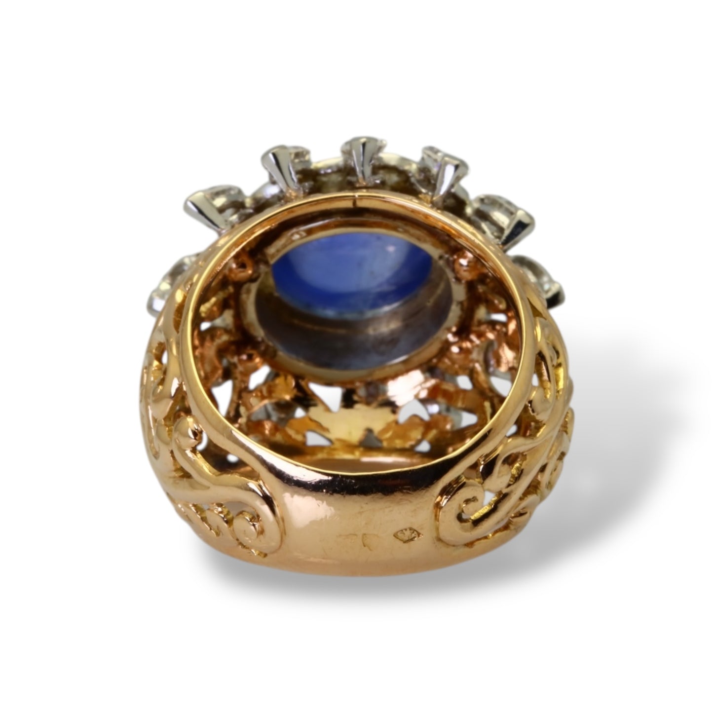 Bague « Dôme » en or, saphir naturel et diamants.