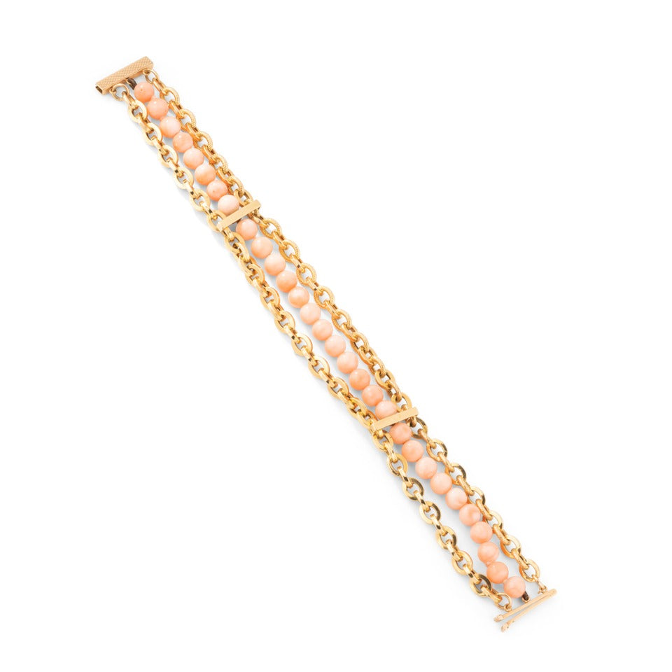 Bracelet en or et corail peau d'ange.