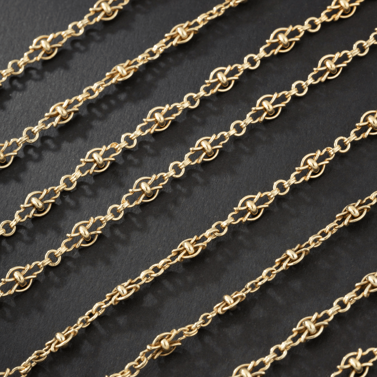 Sautoir ancien en or jaune. Travail Russe