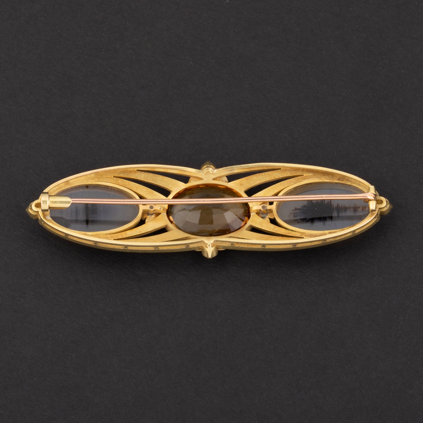 Broche longiforme en or jaune