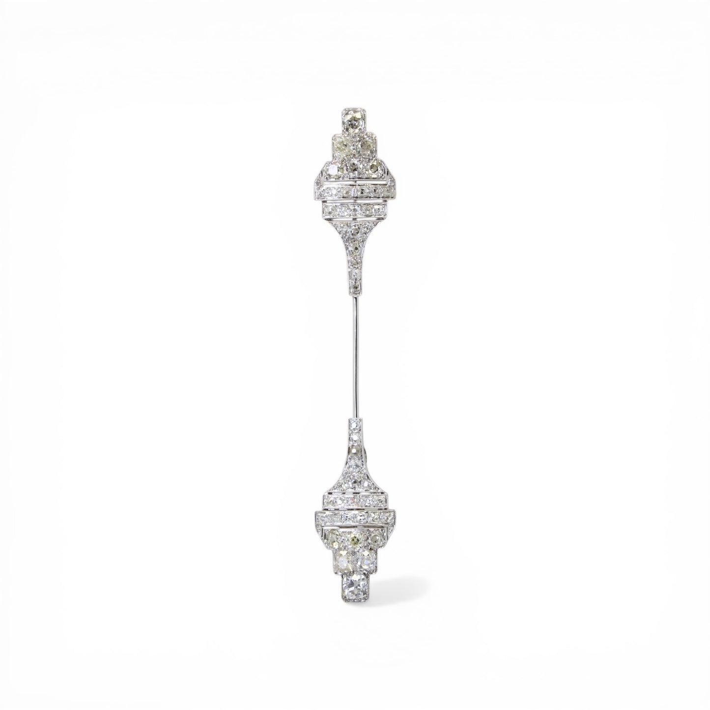 Épingle à jabot Art Déco en platine et diamants.