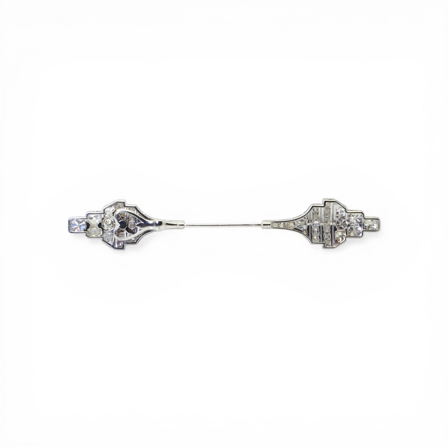 Épingle à jabot Art Déco en platine et diamants.