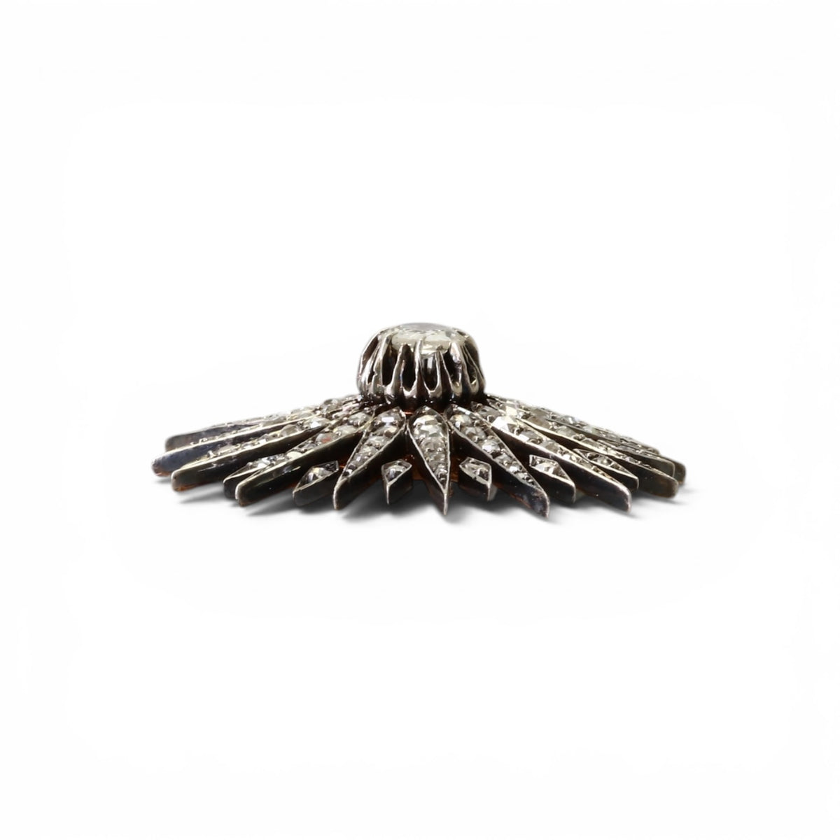 Broche Soleil en or rose, argent sertie de diamants taille rose et ancienne. Vers 1910