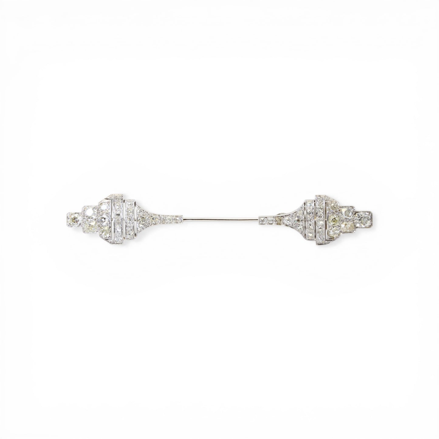 Épingle à jabot Art Déco en platine et diamants.