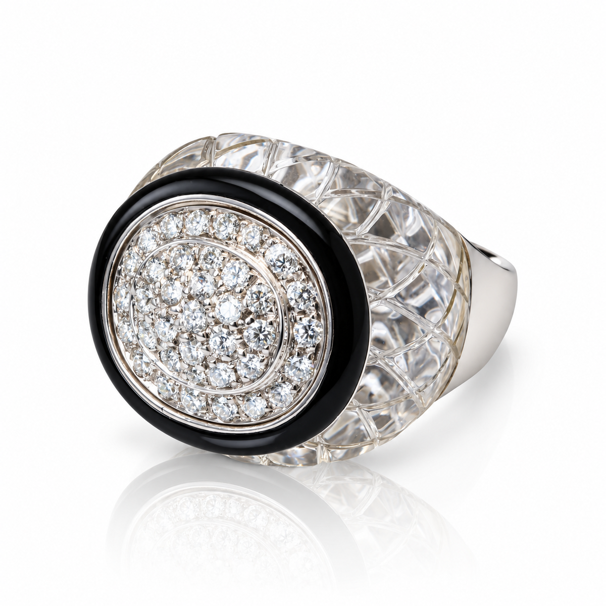 DAVID WEBB Bague en or blanc sertie de diamants et cristal de roche.