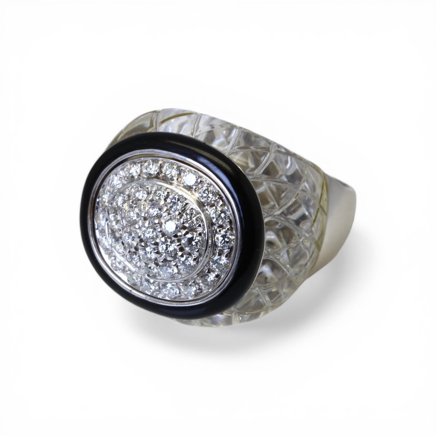 DAVID WEBB Bague en or blanc sertie de diamants et cristal de roche.