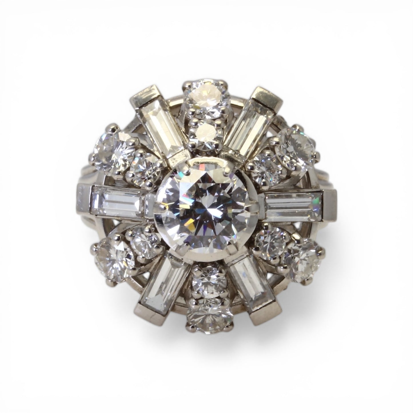 Bague jupe en platine et diamants.