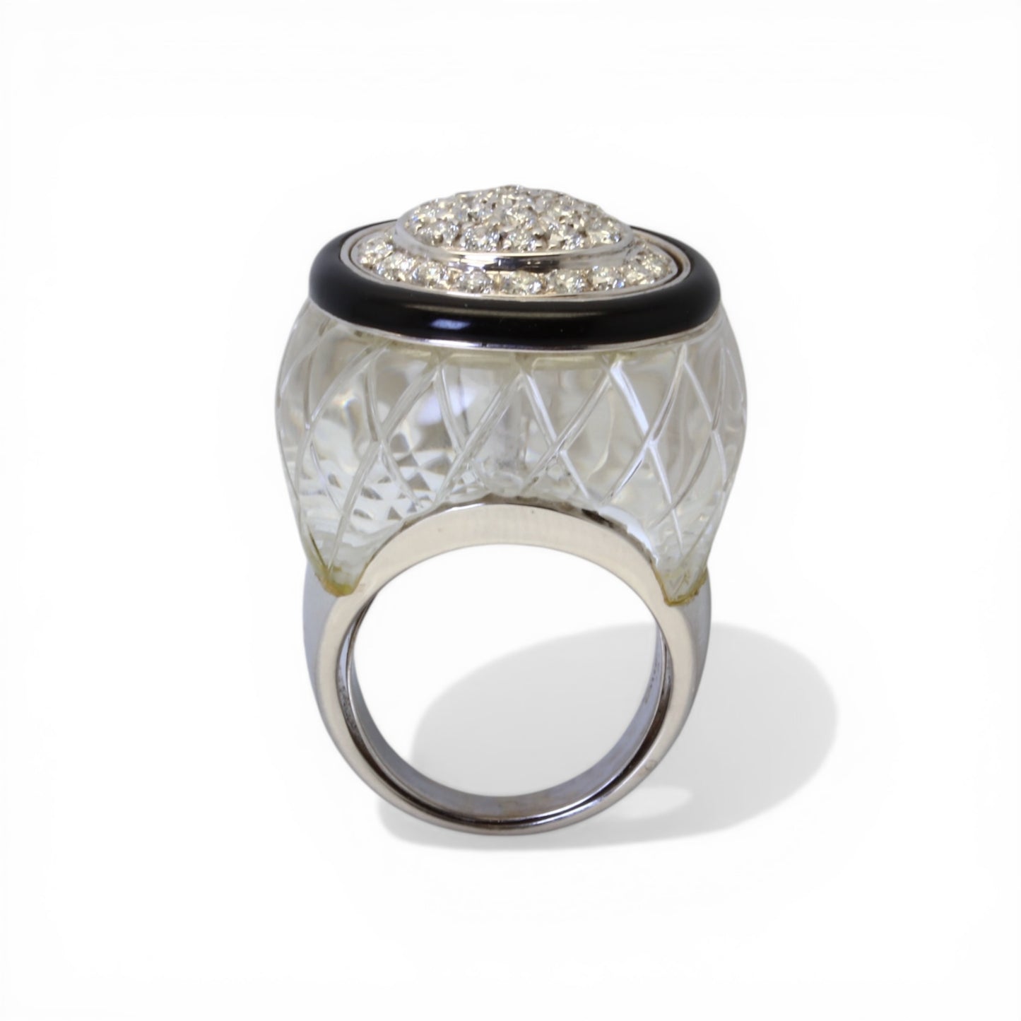 DAVID WEBB Bague en or blanc sertie de diamants et cristal de roche.