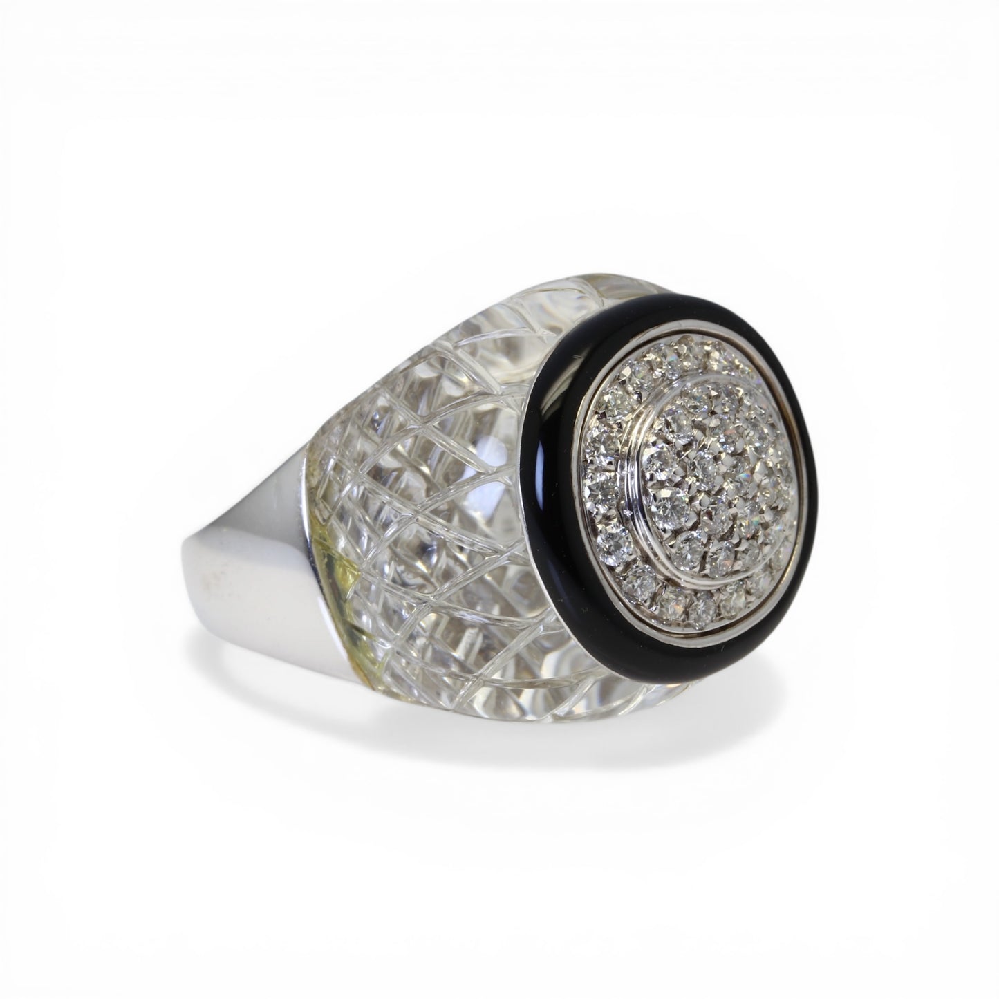 DAVID WEBB Bague en or blanc sertie de diamants et cristal de roche.
