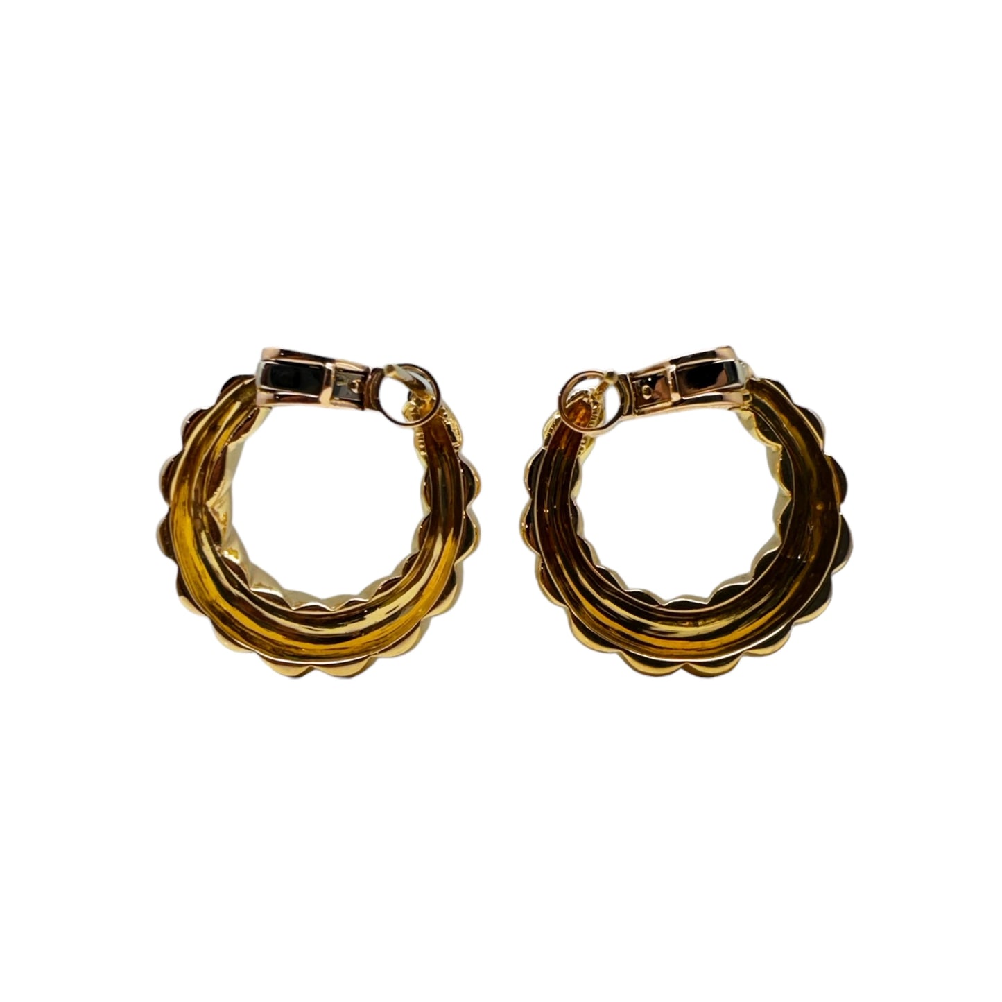 CARTIER Boucles d’oreilles créoles en or jaune.