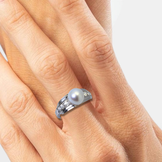Bague Art-Deco en platine ornée d’une perle naturelle et de diamants.