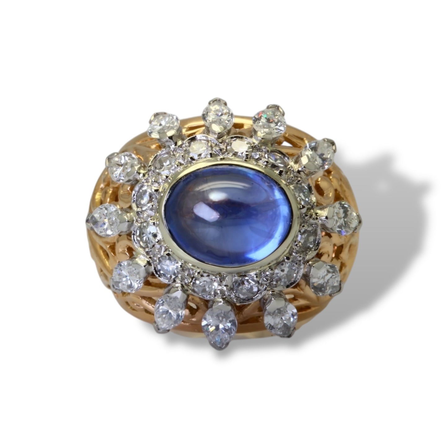 Bague « Dôme » en or, saphir naturel et diamants.