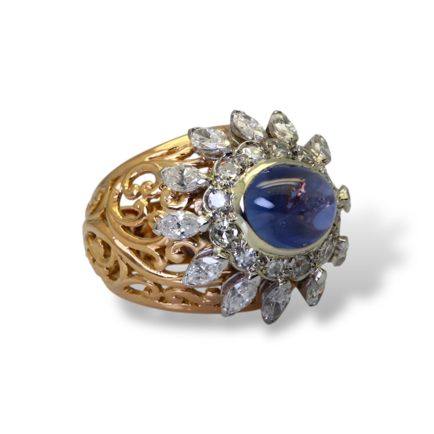 Bague « Dôme » en or, saphir naturel et diamants.