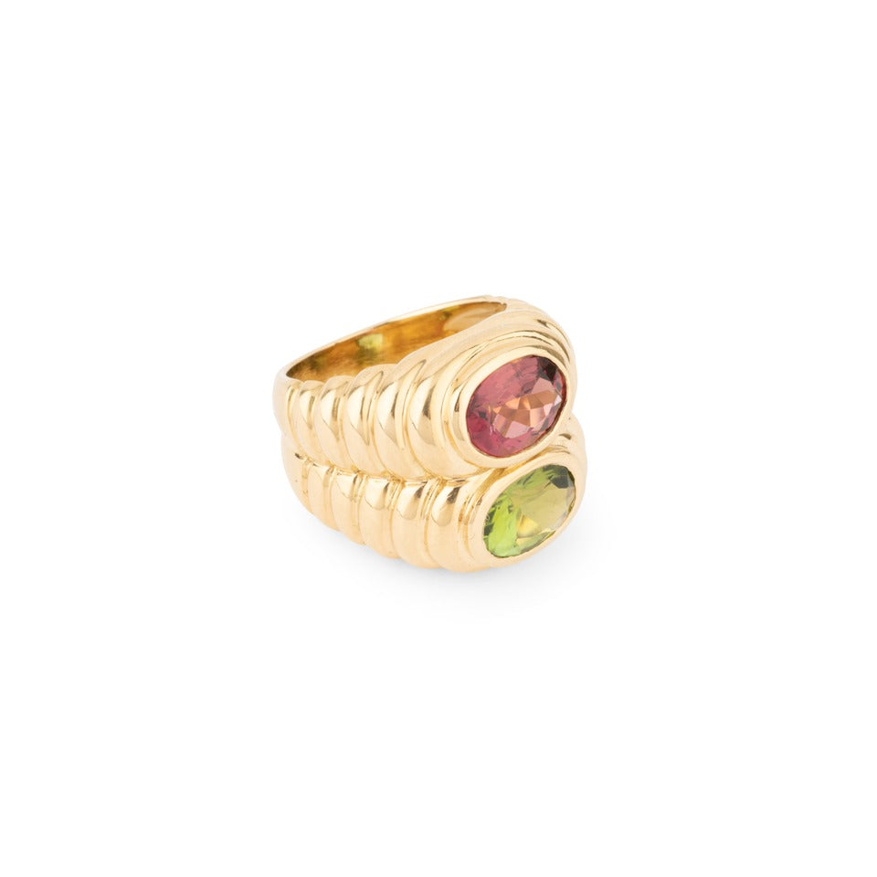 Élégante bague en or jaune, tourmaline rose et péridot dans le style BULGARI